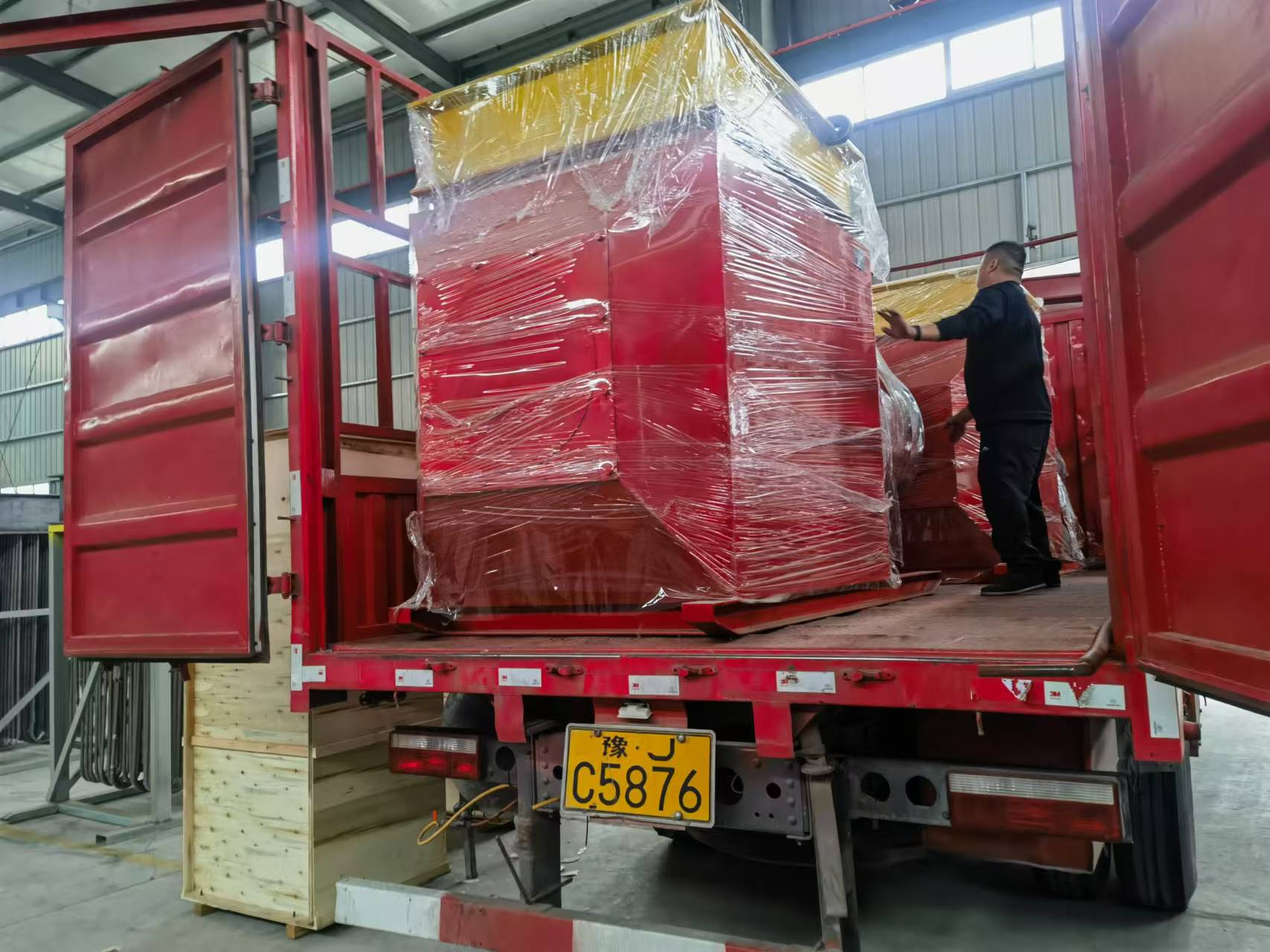 2800KW 大功率防爆電磁熱風(fēng)機(jī)組入駐內(nèi)蒙煤礦，為冬季安全生產(chǎn)保駕護(hù)航